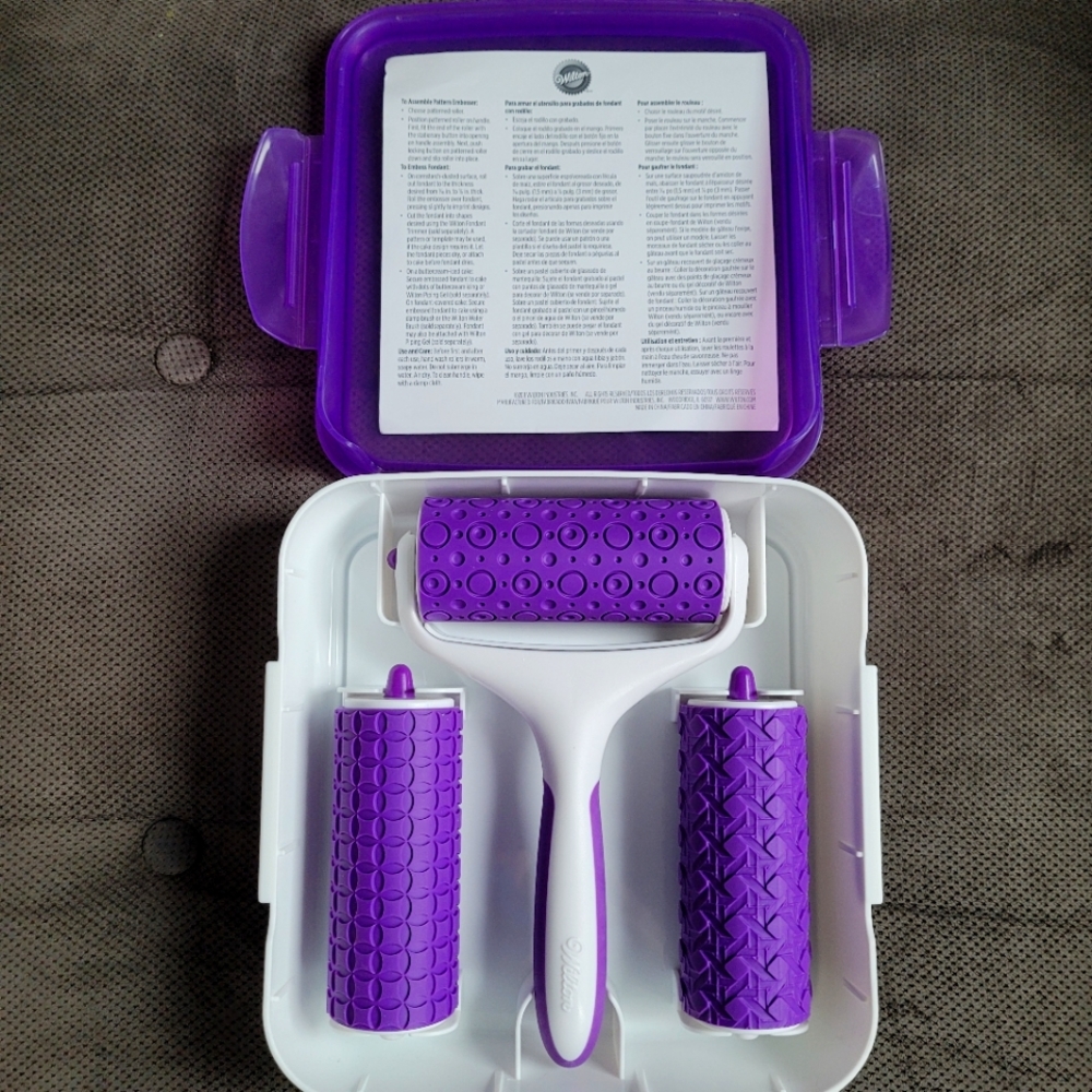 ⭐Wilton Fondant Embosser Set⭐